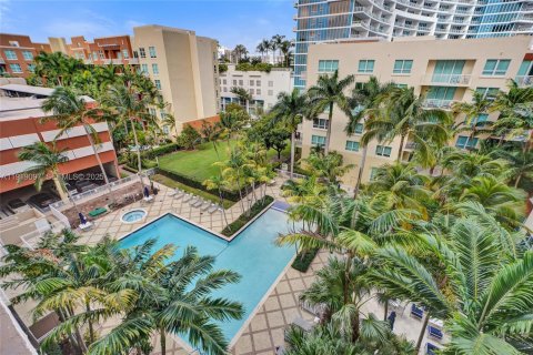 Condo in Miami, Florida, 2 bedrooms № 1982853 - photo 13