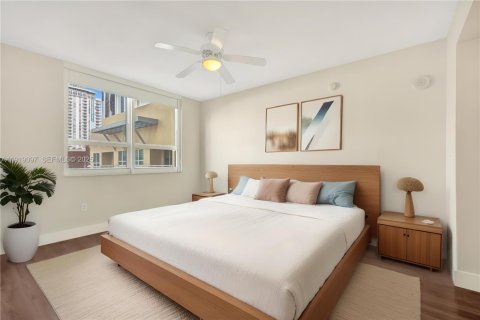 Condo in Miami, Florida, 2 bedrooms № 1982853 - photo 5