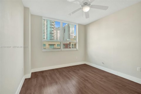 Condo in Miami, Florida, 2 bedrooms № 1982853 - photo 21