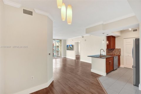 Condo in Miami, Florida, 2 bedrooms № 1982853 - photo 14