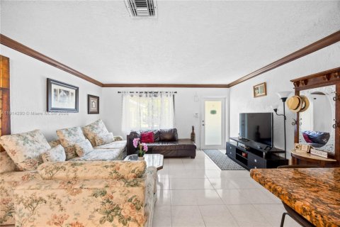 Casa en venta en North Miami Beach, Florida, 4 dormitorios, 230.49 m2 № 1969923 - foto 14