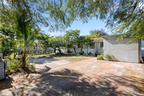 Casa en venta en North Miami Beach, Florida, 4 dormitorios, 230.49 m2 № 1969923 - foto 5