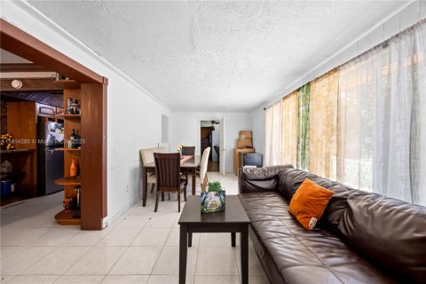 Casa en venta en North Miami Beach, Florida, 4 dormitorios, 230.49 m2 № 1969923 - foto 19