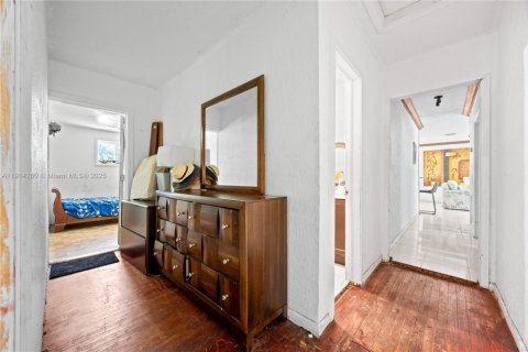 Casa en venta en North Miami Beach, Florida, 4 dormitorios, 230.49 m2 № 1969923 - foto 25