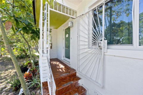 Casa en venta en North Miami Beach, Florida, 4 dormitorios, 230.49 m2 № 1969923 - foto 11