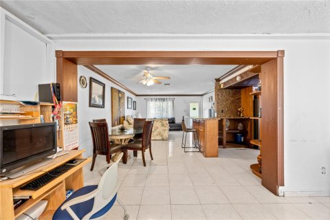 Casa en venta en North Miami Beach, Florida, 4 dormitorios, 230.49 m2 № 1969923 - foto 20