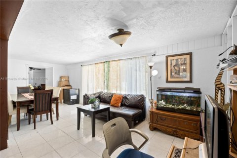 Casa en venta en North Miami Beach, Florida, 4 dormitorios, 230.49 m2 № 1969923 - foto 18