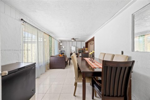 Casa en venta en North Miami Beach, Florida, 4 dormitorios, 230.49 m2 № 1969923 - foto 22