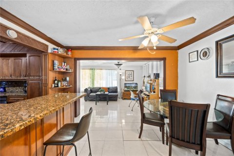 Casa en venta en North Miami Beach, Florida, 4 dormitorios, 230.49 m2 № 1969923 - foto 16