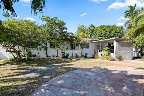 Casa en venta en North Miami Beach, Florida, 4 dormitorios, 230.49 m2 № 1969923 - foto 1
