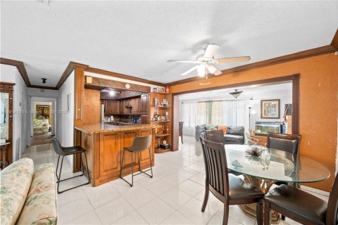 Casa en venta en North Miami Beach, Florida, 4 dormitorios, 230.49 m2 № 1969923 - foto 17