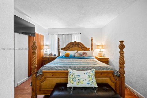 Casa en venta en North Miami Beach, Florida, 4 dormitorios, 230.49 m2 № 1969923 - foto 29