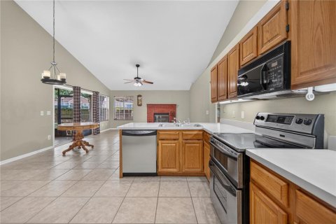 House in Orlando, Florida 3 bedrooms, 168.62 sq.m. № 2151922 - photo 17