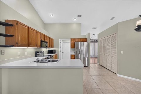 House in Orlando, Florida 3 bedrooms, 168.62 sq.m. № 2151922 - photo 15
