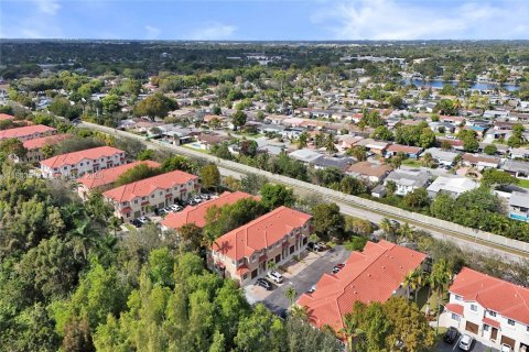 Touwnhouse à vendre à Miami Gardens, Floride: 4 chambres, 161.09 m2 № 2001721 - photo 10