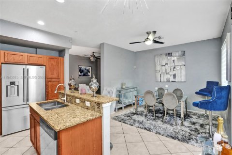 Touwnhouse à vendre à Miami Gardens, Floride: 4 chambres, 161.09 m2 № 2001721 - photo 21