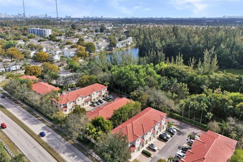 Touwnhouse à vendre à Miami Gardens, Floride: 4 chambres, 161.09 m2 № 2001721 - photo 8
