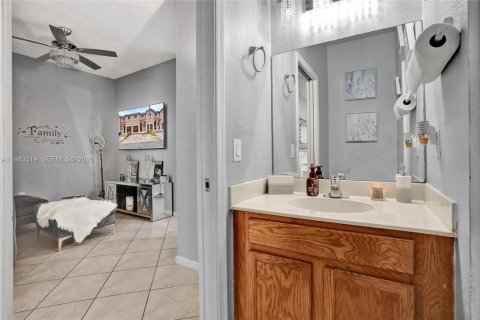 Touwnhouse à vendre à Miami Gardens, Floride: 4 chambres, 161.09 m2 № 2001721 - photo 18