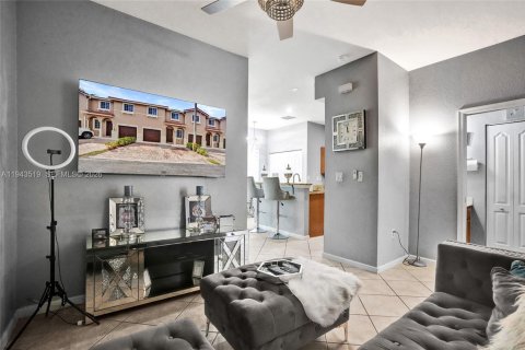 Touwnhouse à vendre à Miami Gardens, Floride: 4 chambres, 161.09 m2 № 2001721 - photo 17
