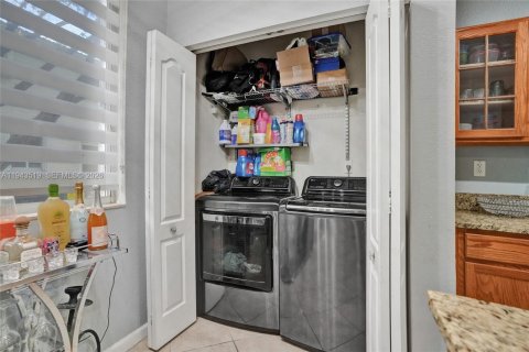 Touwnhouse à vendre à Miami Gardens, Floride: 4 chambres, 161.09 m2 № 2001721 - photo 25