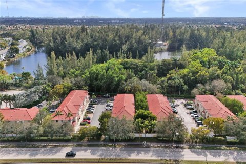 Touwnhouse à vendre à Miami Gardens, Floride: 4 chambres, 161.09 m2 № 2001721 - photo 7