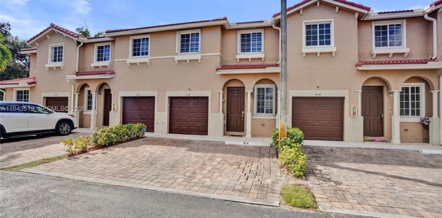Touwnhouse à Miami Gardens, Floride 4 chambres, 161.09 m2 № 2001721