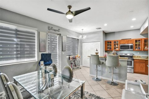 Touwnhouse à vendre à Miami Gardens, Floride: 4 chambres, 161.09 m2 № 2001721 - photo 24