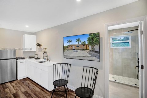 Commercial property in Dania Beach, Florida 223.06 sq.m. № 1953282 - photo 29