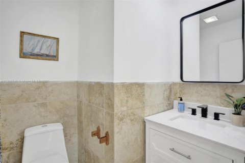 Commercial property in Dania Beach, Florida 223.06 sq.m. № 1953282 - photo 17