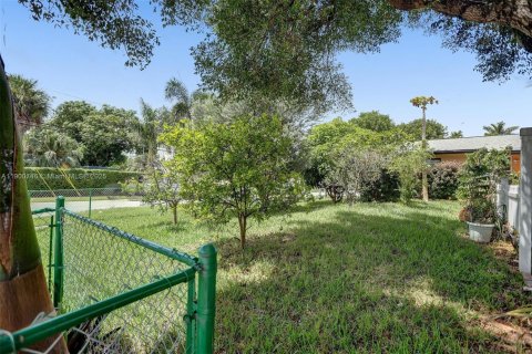 Commercial property in Dania Beach, Florida 223.06 sq.m. № 1953282 - photo 23