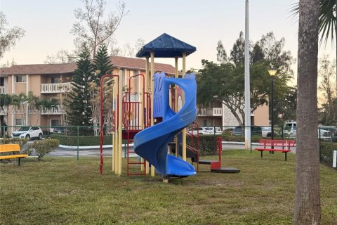 Copropriété à louer à Miami Lakes, Floride: 2 chambres, 94.76 m2 № 2026260 - photo 10