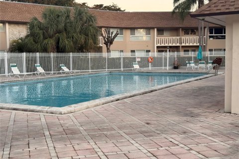 Copropriété à louer à Miami Lakes, Floride: 2 chambres, 94.76 m2 № 2026260 - photo 11