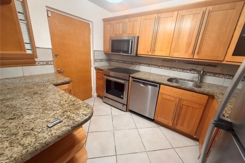 Copropriété à louer à Miami Lakes, Floride: 2 chambres, 94.76 m2 № 2026260 - photo 2