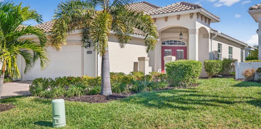 House in Fort Myers, Florida 3 bedrooms, 164.9 sq.m. № 2099141