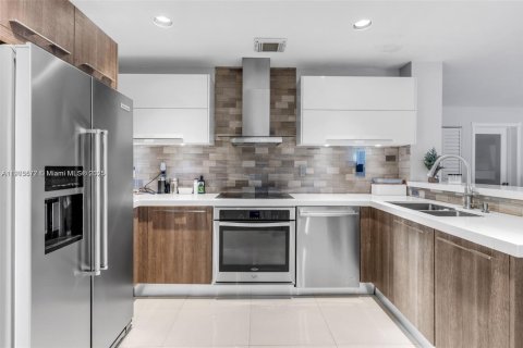 Casa en venta en Miami, Florida, 5 dormitorios, 235.69 m2 № 2053461 - foto 12