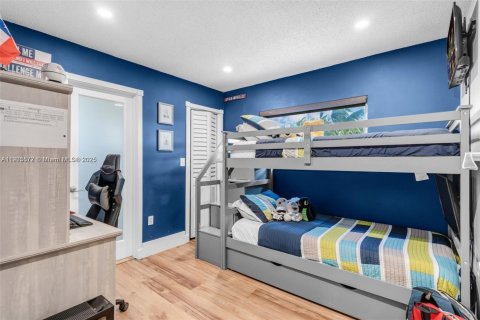 Casa en venta en Miami, Florida, 5 dormitorios, 235.69 m2 № 2053461 - foto 21