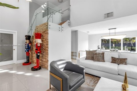 Casa en venta en Miami, Florida, 5 dormitorios, 235.69 m2 № 2053461 - foto 8