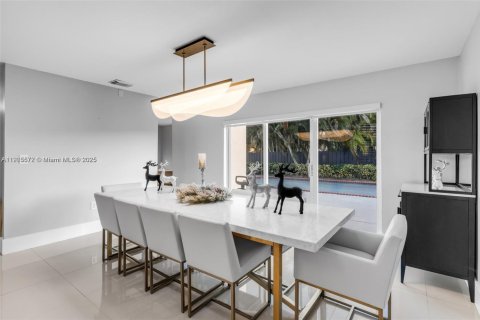 Casa en venta en Miami, Florida, 5 dormitorios, 235.69 m2 № 2053461 - foto 11