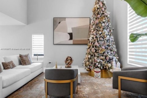 Casa en venta en Miami, Florida, 5 dormitorios, 235.69 m2 № 2053461 - foto 6