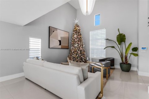 Casa en venta en Miami, Florida, 5 dormitorios, 235.69 m2 № 2053461 - foto 9
