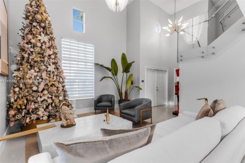 Casa en venta en Miami, Florida, 5 dormitorios, 235.69 m2 № 2053461 - foto 10