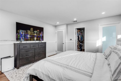 Casa en venta en Miami, Florida, 5 dormitorios, 235.69 m2 № 2053461 - foto 28