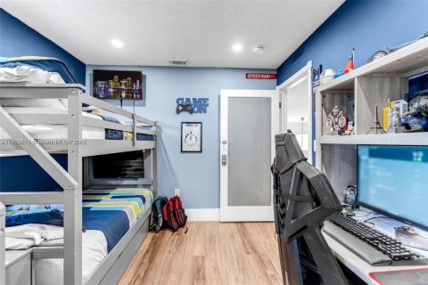 Casa en venta en Miami, Florida, 5 dormitorios, 235.69 m2 № 2053461 - foto 23