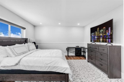 Casa en venta en Miami, Florida, 5 dormitorios, 235.69 m2 № 2053461 - foto 29