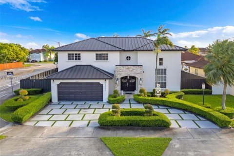 Casa en Miami, Florida 5 dormitorios, 235.69 m2 № 2053461