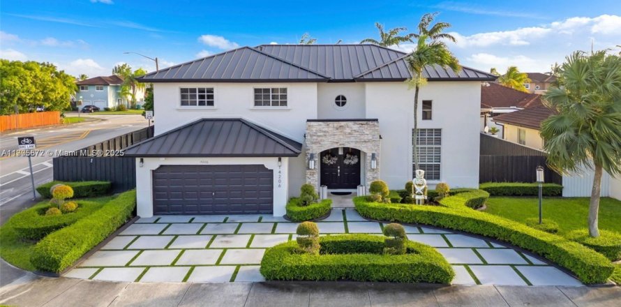 Casa en Miami, Florida 5 dormitorios, 235.69 m2 № 2053461