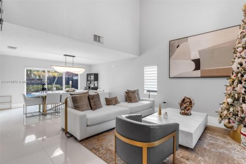 Casa en venta en Miami, Florida, 5 dormitorios, 235.69 m2 № 2053461 - foto 7