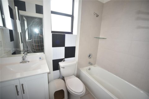 Touwnhouse à louer à Miami, Floride: 3 chambres, 122.63 m2 № 2086652 - photo 11