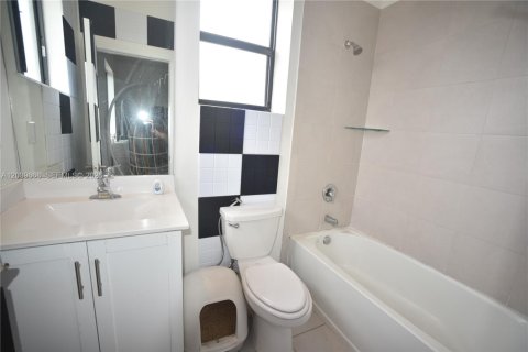 Touwnhouse à louer à Miami, Floride: 3 chambres, 122.63 m2 № 2086652 - photo 10