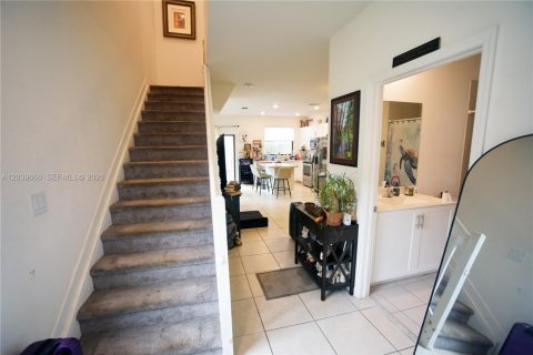 Touwnhouse à louer à Miami, Floride: 3 chambres, 122.63 m2 № 2086652 - photo 2